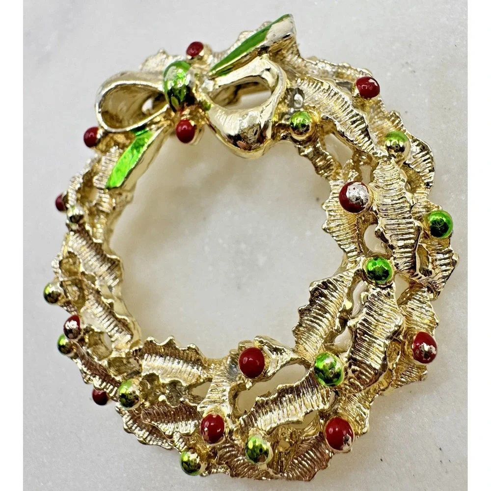 Vintage Christmas‎ Wreath Brooch Gerry's Gold Tone Red Green Bow Holiday Pin